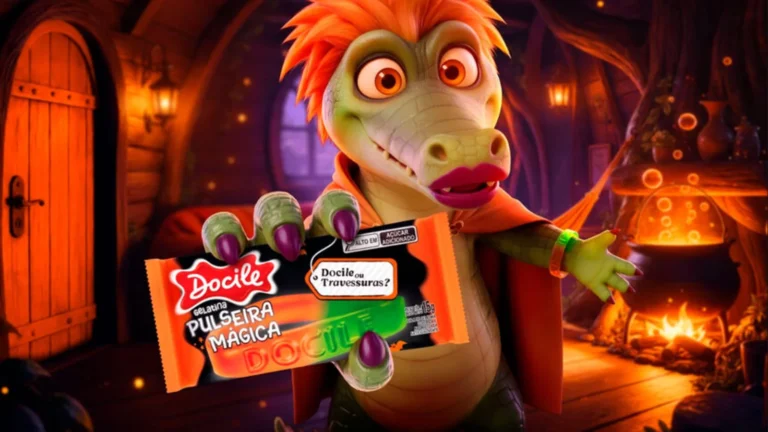 Cuca apresentando a Pulseira Mágica na campanha de Halloween da Docile.